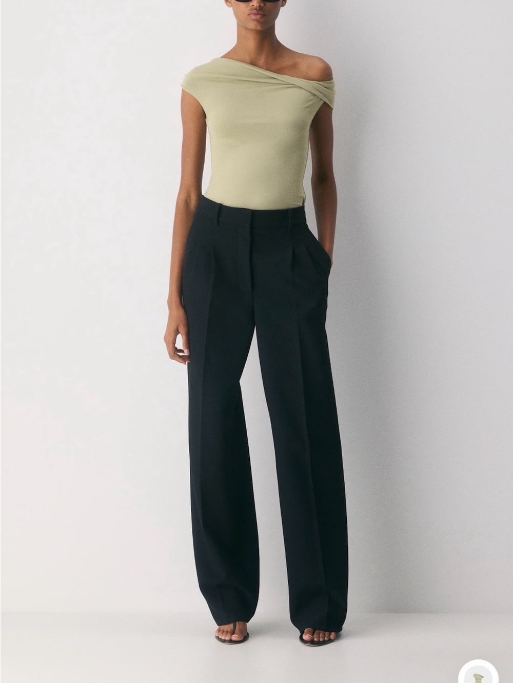 Aritzia Original Contour Ravish Top